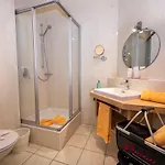 Gemuetliche Bergwiese, 2-raum, Separates Schlafzimmer, Schoenen Balkon Oder Terrasse, Komfort Ausstattung, Ruhige Suedlage, Kostenfrei Wlan Und Schoene Helle Sauna, Broetchenservice, Parkplatz, Hunde Auf Anfrage, E-tankstelle, Sonnenlag شقة