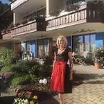 Gemuetliche Bergwiese, 2-raum, Separates Schlafzimmer, Schoenen Balkon Oder Terrasse, Komfort Ausstattung, Ruhige Suedlage, Kostenfrei Wlan Und Schoene Helle Sauna, Broetchenservice, Parkplatz, Hunde Auf Anfrage, E-tankstelle, Sonnenlag * بالديرشفانغ