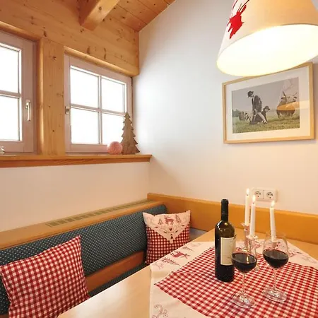 Gemuetliche Bergwiese, 2-raum, Separates Schlafzimmer, Schoenen Balkon Oder Terrasse, Komfort Ausstattung, Ruhige Suedlage, Kostenfrei Wlan Und Schoene Helle Sauna, Broetchenservice, Parkplatz, Hunde Auf Anfrage, E-tankstelle, Sonnenlag