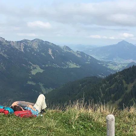 Gemuetliche Bergwiese, 2-raum, Separates Schlafzimmer, Schoenen Balkon Oder Terrasse, Komfort Ausstattung, Ruhige Suedlage, Kostenfrei Wlan Und Schoene Helle Sauna, Broetchenservice, Parkplatz, Hunde Auf Anfrage, E-tankstelle, Sonnenlag * Balderschwang