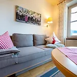 דירה Gemuetliche Bergwiese, 2-raum, Separates Schlafzimmer, Schoenen Balkon Oder Terrasse, Komfort Ausstattung, Ruhige Suedlage, Kostenfrei Wlan Und Schoene Helle Sauna, Broetchenservice, Parkplatz, Hunde Auf Anfrage, E-tankstelle, Sonnenlag