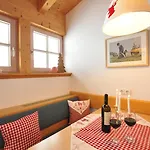 Gemuetliche Bergwiese, 2-raum, Separates Schlafzimmer, Schoenen Balkon Oder Terrasse, Komfort Ausstattung, Ruhige Suedlage, Kostenfrei Wlan Und Schoene Helle Sauna, Broetchenservice, Parkplatz, Hunde Auf Anfrage, E-tankstelle, Sonnenlag