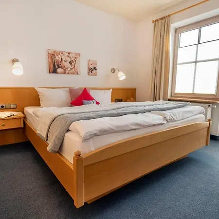 Gemütliche Bergwiese, 2-raum, Separates Schlafzimmer, Schönen Balkon Oder Terrasse, Komfort Ausstattung, Ruhige Lage, Kostenfrei Wlan, Sauna Im Landhaus, Brötchenservice, Parkplatz Kostenfrei, Hunde Auf Anfrage, Tankstelle Für E-autos *