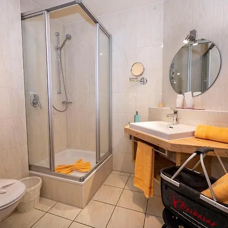 Gemütliche Bergwiese, 2-raum, Separates Schlafzimmer, Schönen Balkon Oder Terrasse, Komfort Ausstattung, Ruhige Lage, Kostenfrei Wlan, Sauna Im Landhaus, Brötchenservice, Parkplatz Kostenfrei, Hunde Auf Anfrage, Tankstelle Für E-autos Apartment